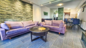 Luxury 2-bed apartment minutes to downtown
